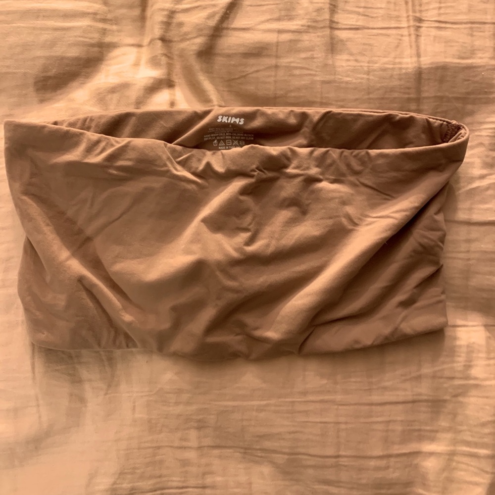 Skims “fits everybody” collection bandeau